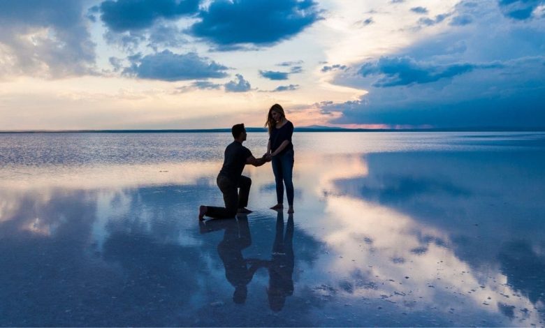 A man on his knees proposing to a girl for marriage