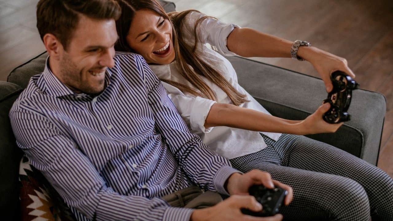 couple playing video game