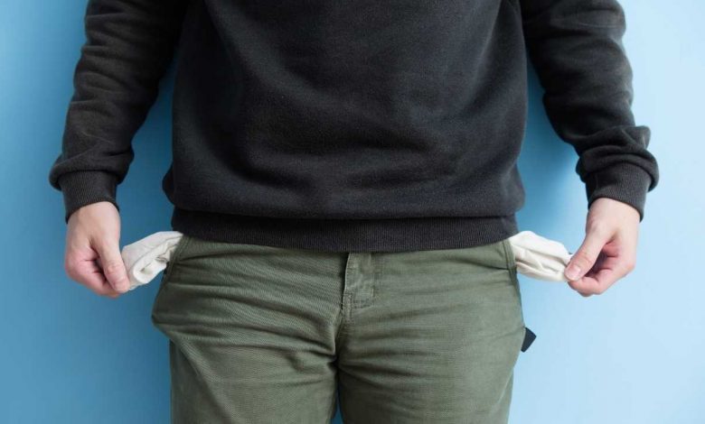 A guy with empty pockets