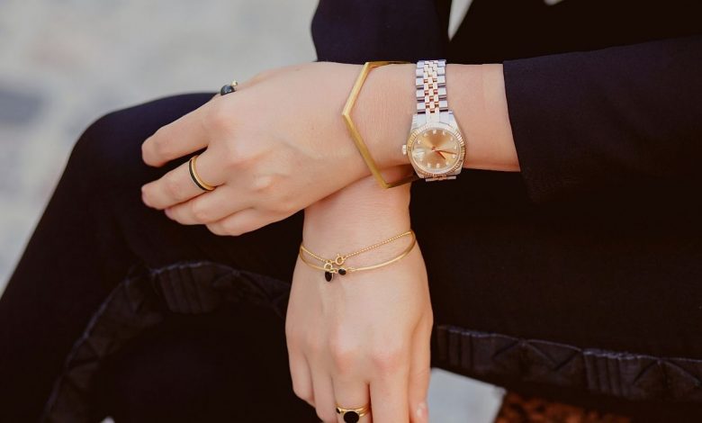 A girl wearing a Bracelet
