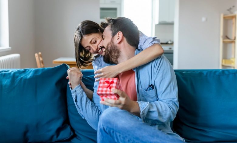 girl giving gift to her boyfriend