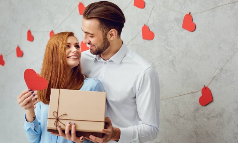 A guy giving a gift to his partner