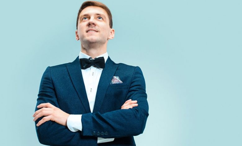 Guy wearing Unstructured Blazer