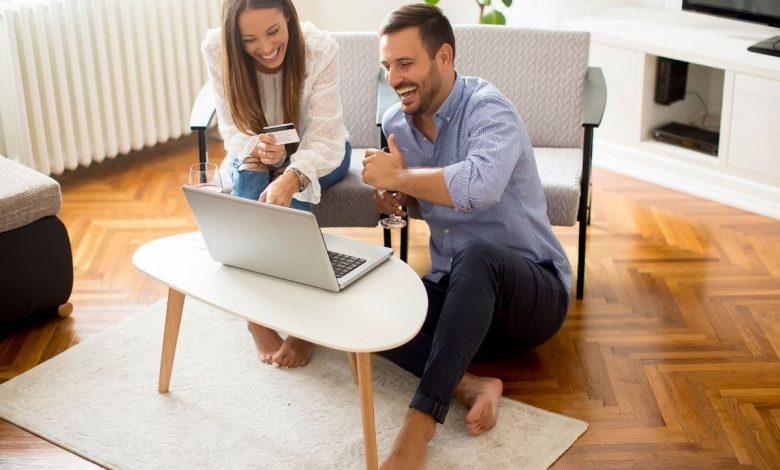 Online shopping couple