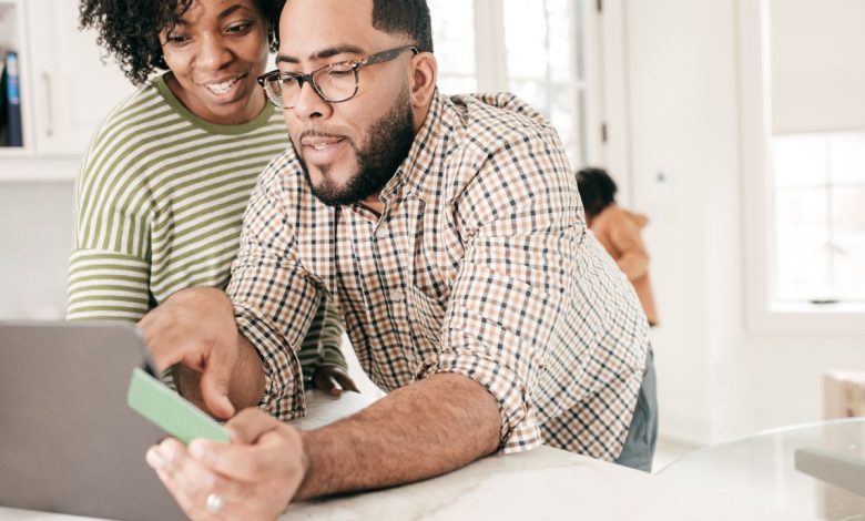 Couple using online Monthly Payment