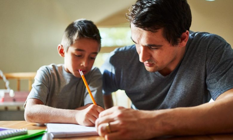kid study home with dad