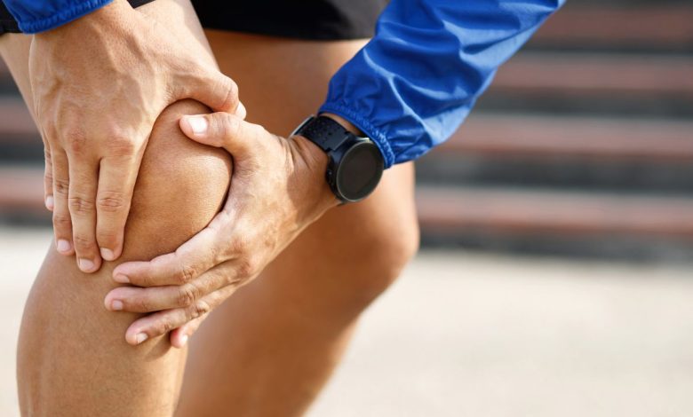 guy with Arthritis having knee pain