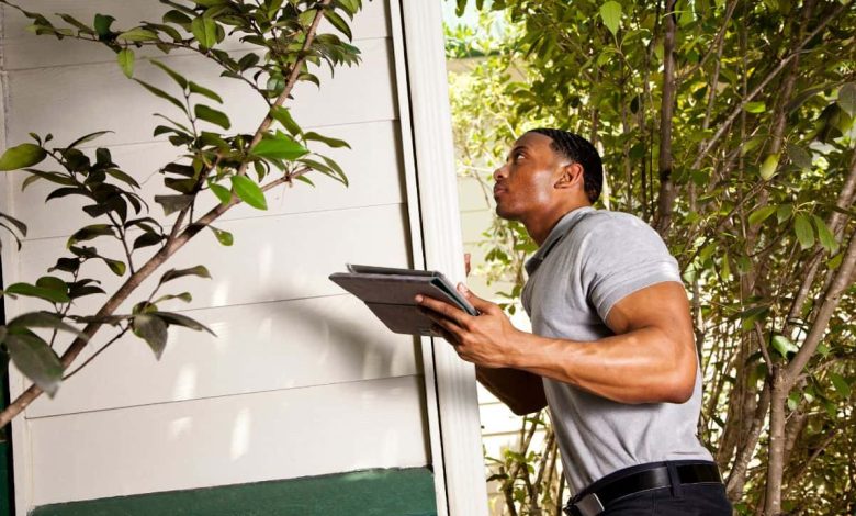 A guy doing Home Inspection