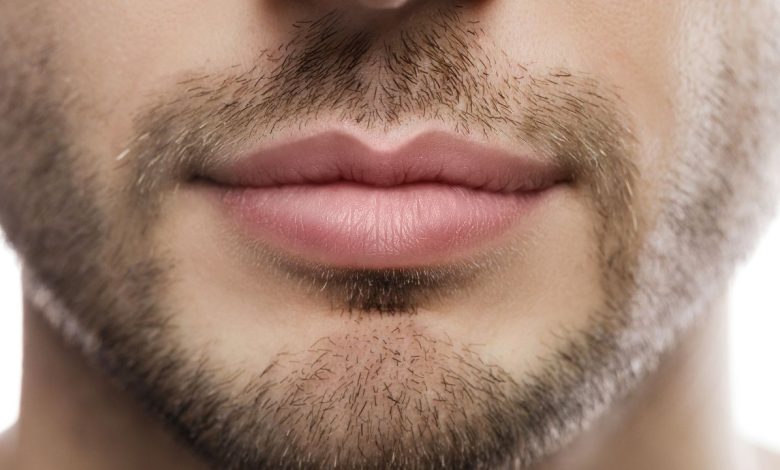 a guy with his lips and beard