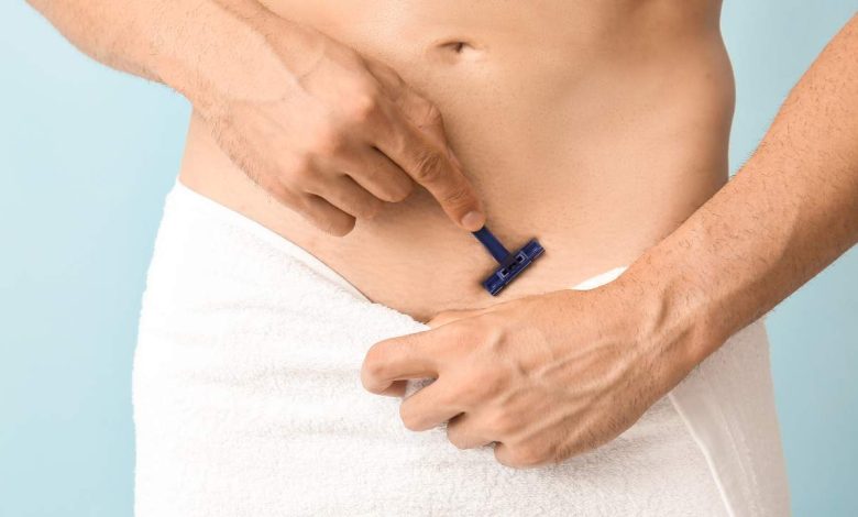 guy shaving pubes