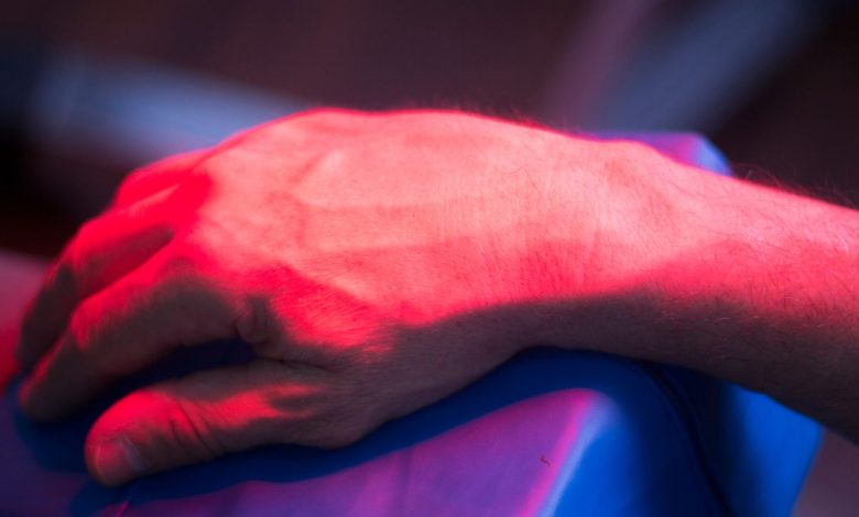 How To Use Red Light Therapy At Home