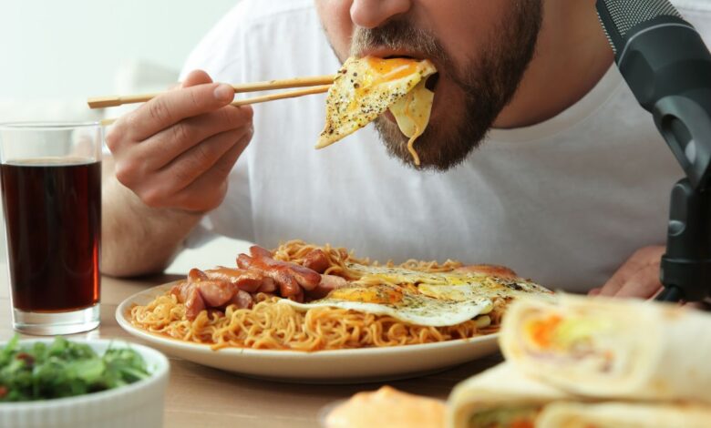guy eating eggs