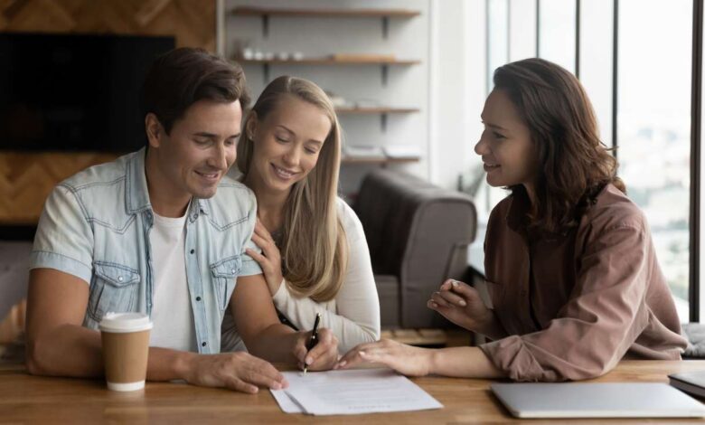 couple renting apartment