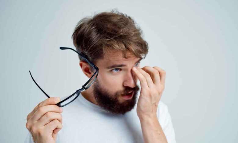 a guy with week eyesight