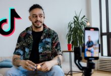 A guy recording tiktok