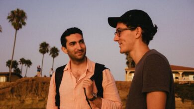 men travel