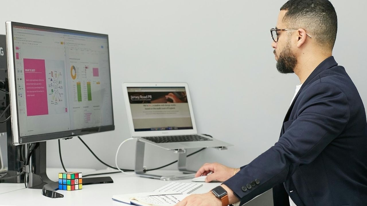 A sales team collaborating on a proposal with the help of the best proposal management software