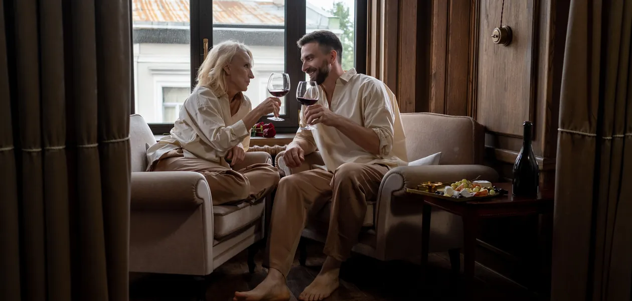 couple toasting and connecting over dinner